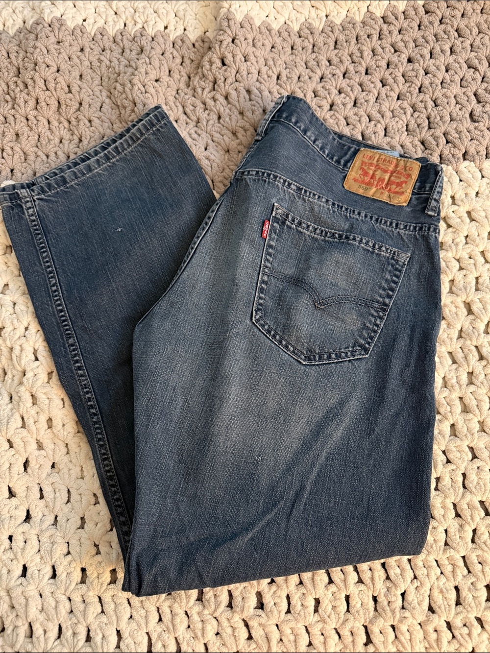 Levi's Men's Faded Blue Relaxed Jeans